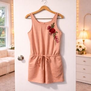 ✨ Cals Embroidered Peach Romper with Applique Cinched Waist Size L